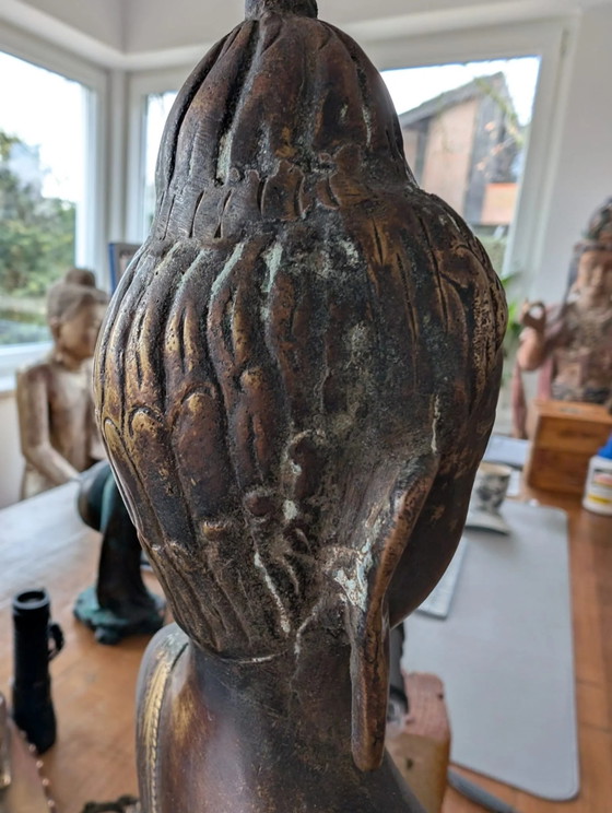 Antiker Himalaya Bronze Buddha – ca. 500 Jahre alt – Westtibetische / Mustang Tradition – Bildhauerei (photo 13 of 23)
