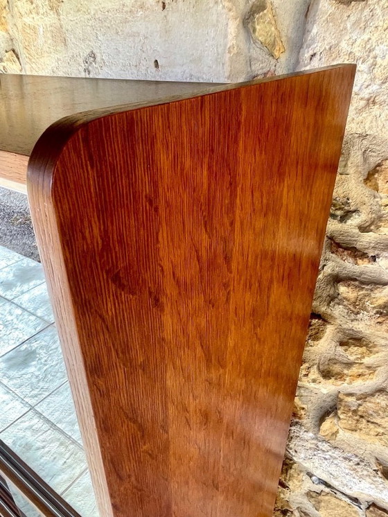 Image 1 of Librería de roble de mediados de siglo, con puertas correderas de cristal, década de 1960