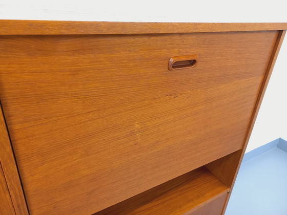 Image 1 of Vintage Scandinavisch modernistisch secretair bureau/boekenkast van teakhout en zwart metaal uit de jaren 50/60.