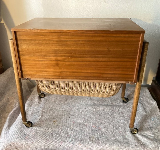 Image 1 of Chariot de couture vintage - table de couture - meuble de couture - plaqué teck - sur roulettes