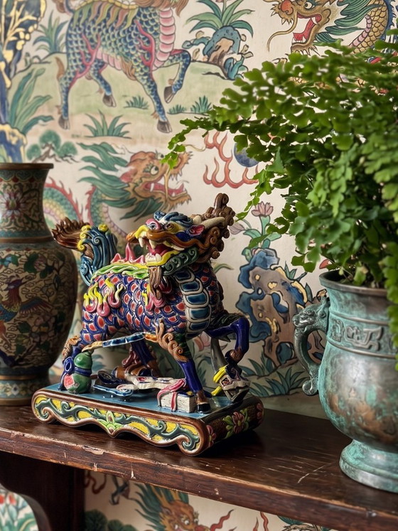 Gesigneerde Chinese polychrome geëmailleerde Jiaozhi keramiek Qilin/Kylin met doos – Vintage (photo 2 of 15)