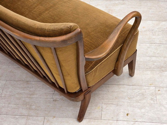 Image 1 of Jaren 60, Deens ontwerp van Alfred Christensen, 2-zitsbank, groene meubelvelours.