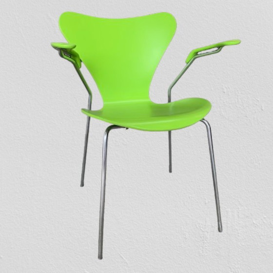 Image 1 of Series 7 3207 Armchairs By Arne Jacobsen For Fritz Hansen