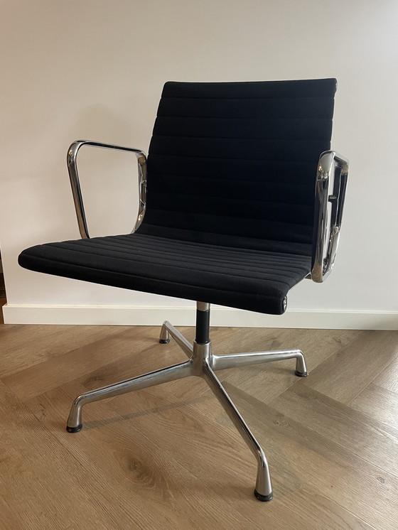 Image 1 of Sedia Eames EA107 Vitra "Hopsak/Velvet" - Vintage anni '80