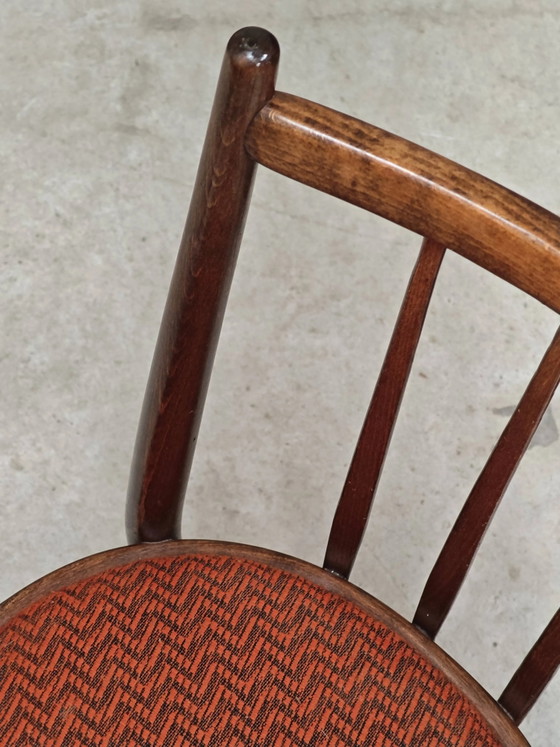 Juego de 4 sillas de comedor TON Bystrice Antonin Suman tela naranja – Thonet, Wood, Mid Century Modern (photo 7 of 16)
