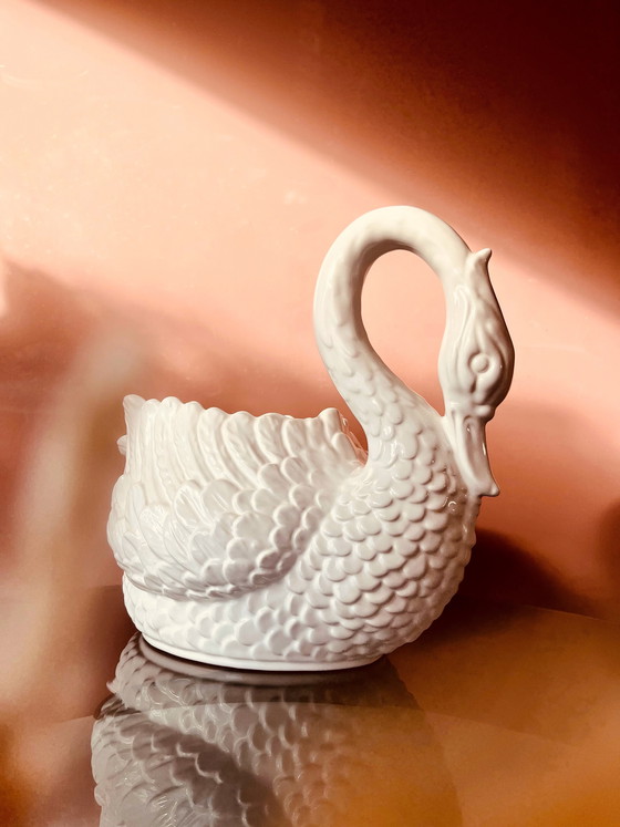 Image 1 of Vaso da fiori a forma di cigno, taglia XL, realizzato a mano in Italia.