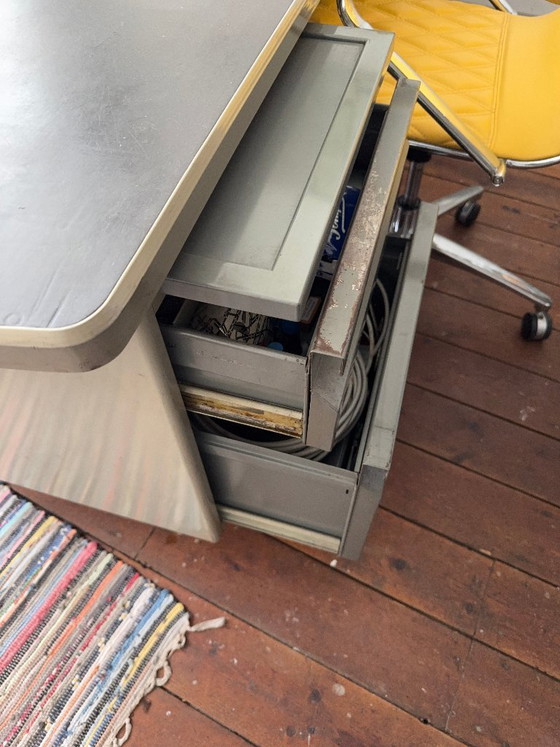 Image 1 of Bureau vintage en métal « Gispen »