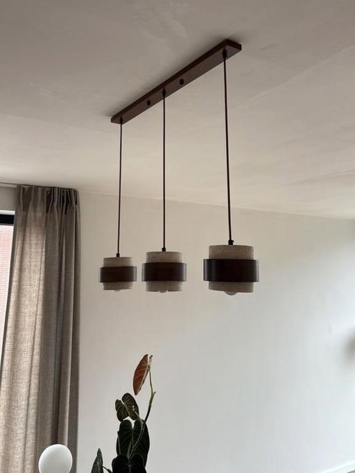 Wunderschöne Pendelleuchte – aus Travertin und Holz