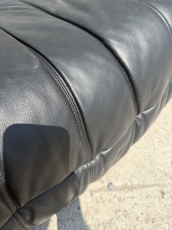 Image 1 of 100 % authentisches Ligne Roset Togo 1-teiliges Set + Pouf, originales schwarz-weißes Leder