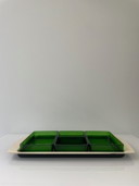 Vintage serveerschaal met heldergroene glazen bakjes – retro design uit de jaren ’60