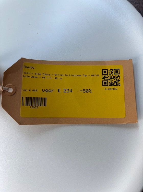 Image 1 of Muuto side table “Soft” off white Ø41 cm h40 cm. Degelijk tafeltje, gekocht 28 mrt jl bij Sale MisterDesign. Nieuw ongebruikt 