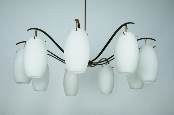 Image 1 of Rare lustre Arredoluce Monza à 9 lumières en laiton et verre opalin, Italie, années 1950