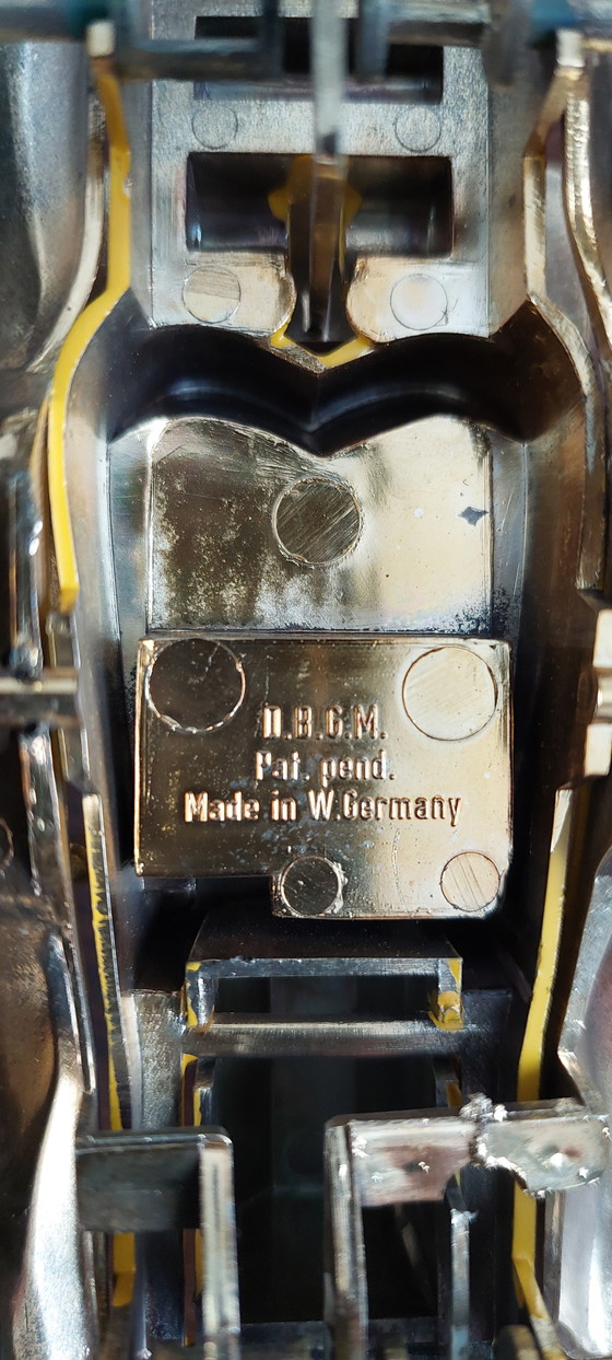 Image 1 of Auto d'epoca in plastica mobile