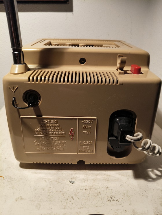 Image 1 of Televisore Tele Star 4004 in plastica dal design vintage, stile spaziale