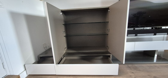 Image 1 of Roche Bobois TV-Möbel, weiß und champagnerfarben lackiert