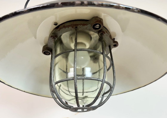 Image 1 of Lampada a sospensione industriale a gabbia in ghisa e smalto nero, anni '60