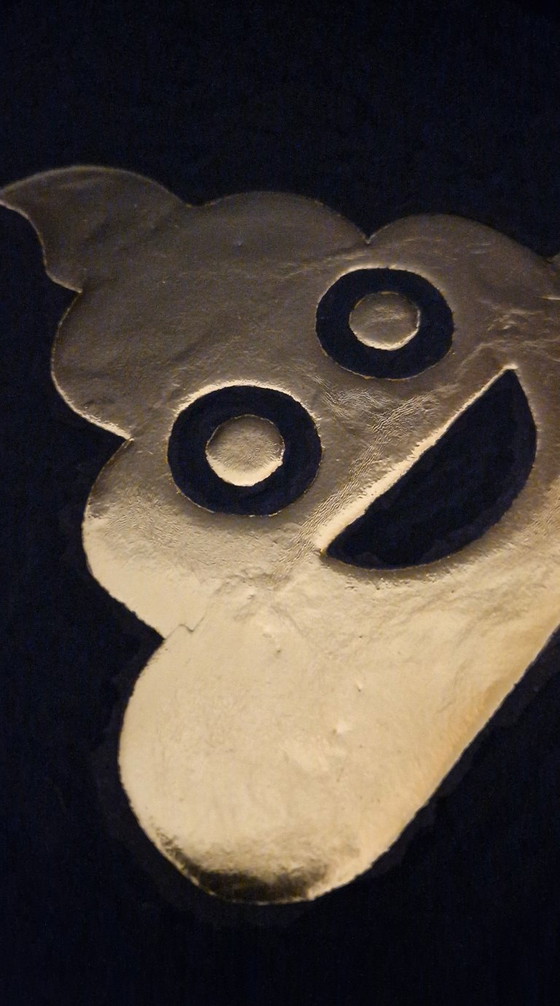 Image 1 of Opera d'arte con emoticon di merda in oro 23 carati, incorniciata e dorata, edizione limitata