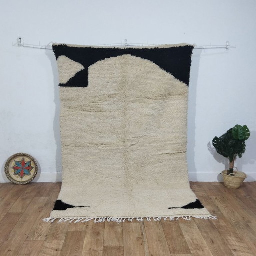 Minimal Moroccan Berber Rug – Timeless Handmade Berber Carpet | 250 × 160 cm