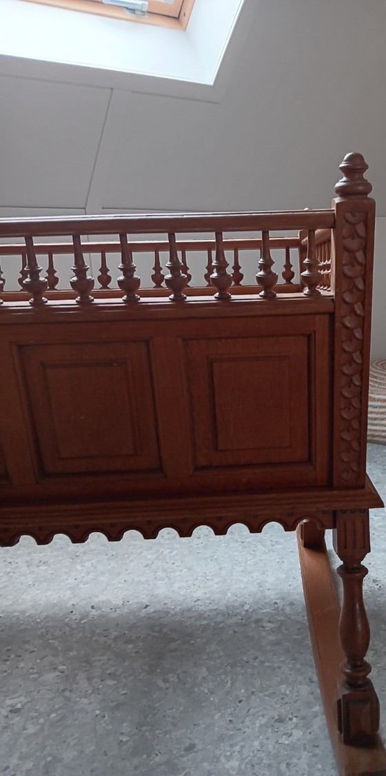 Image 1 of Cradle oak