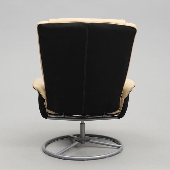 Image 1 of Ekornes Stressless beige lederen relaxfauteuil uit Noorwegen met stalen frame, daterend uit 1990-2000.