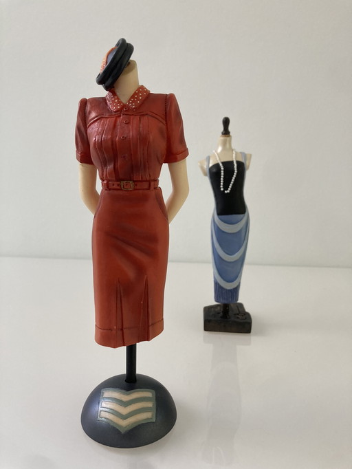 Twee collectables van The Latest Thing