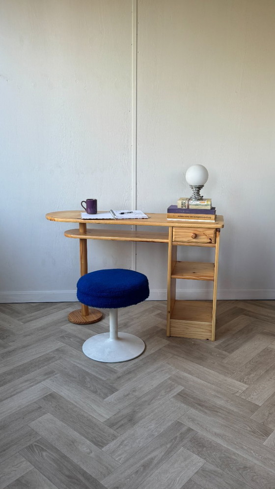 Image 1 of vintage bureau in grenen