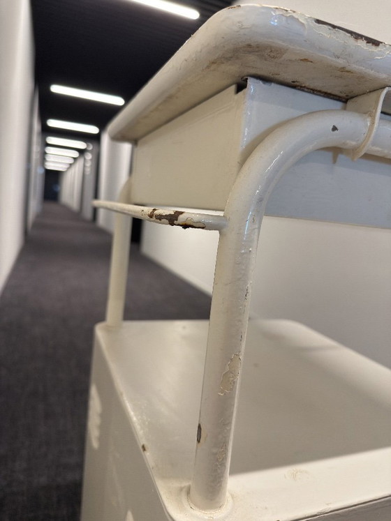 Image 1 of Armadietti ospedalieri industriali di metà secolo (set di 2) – Cecoslovacchia