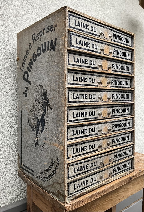 Seltene Laine Du Pingouin-Kurzwarenvitrine aus den 1930er Jahren von Cartonnages Mulliez-Richebé (photo 3 of 12)