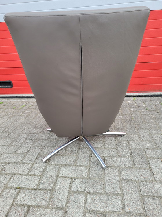 Image 1 of Nette leren Taupe kleurige Label van den Berg Foxx fauteuil
