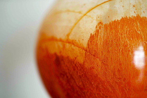 Lámpara colgante Space Age Reverse-Painted Glass Globe de los años 60 - Esmalte naranja, Cromo, Moderna de mediados de siglo