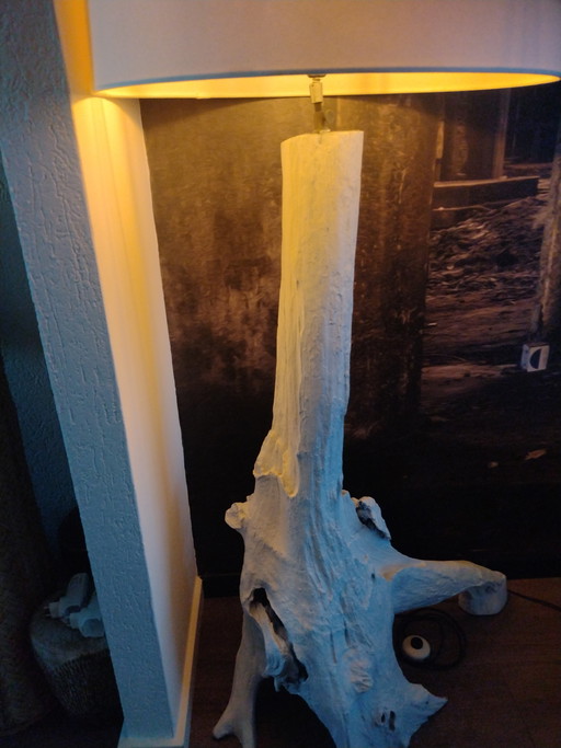 Lichtgevende kerstboom met uniek design, direct te koop. Geen tweede exemplaar van deze kerstboom beschikbaar.