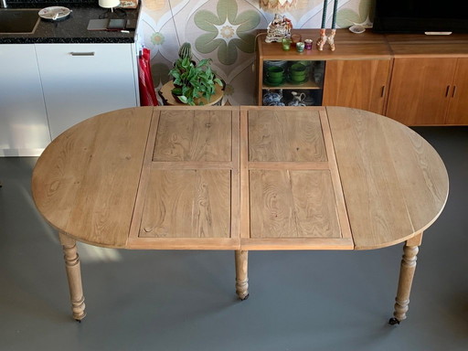 Antique English extendable table