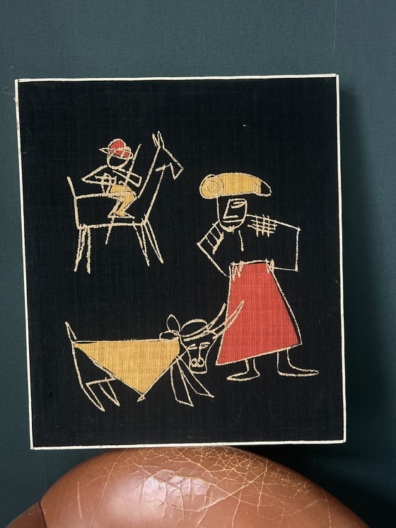 Image 1 of Wandkleed in houten lijst,  vintage, uniek, textielkunstwerk primitieve gestileerde figuren ruiter stief matador boorduurwerk 
