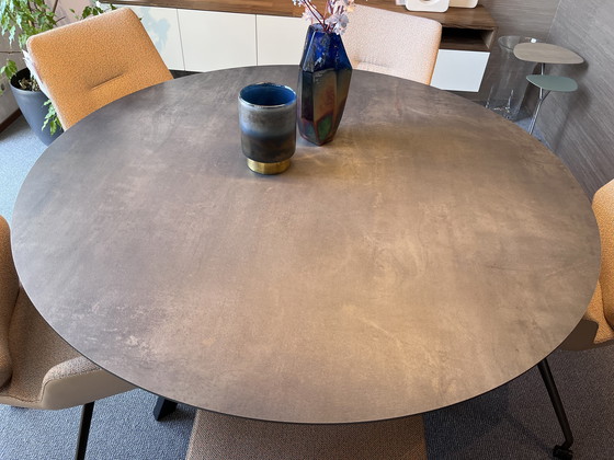 Image 1 of Table de salle à manger ronde Space From The Brand Metaform
