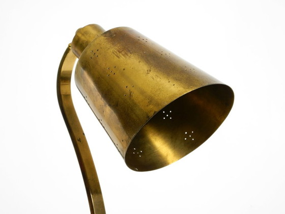 Image 1 of Magnifique lampe de table en laiton massif, rare et imposante, typique du design moderne du milieu du XXe siècle | 48 cm | 18,9"