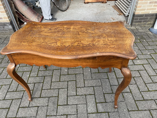 Schöner Beistelltisch