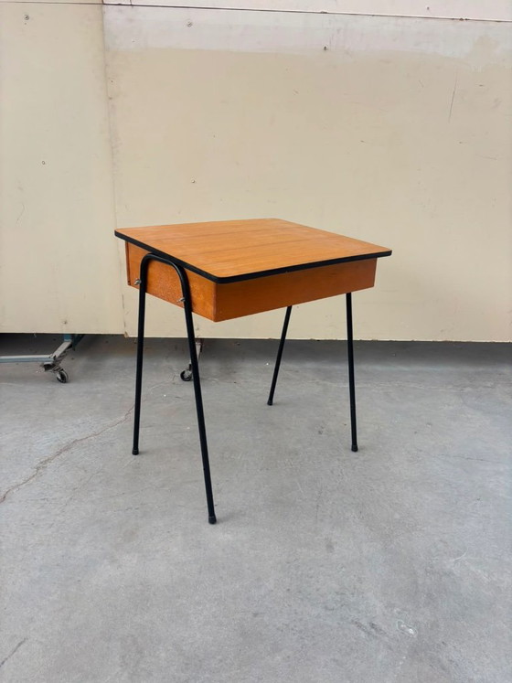 Tavolino vintage in legno Mid-Century con gambe in metallo nero – anni '60 – Tavolini, Wood (photo 3 of 7)