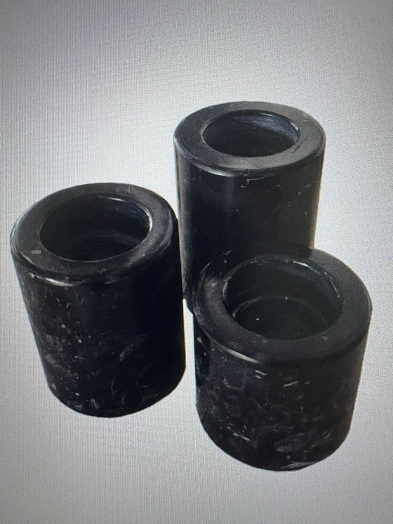 Image 1 of Ensemble de trois bougeoirs en marbre noir marquinia