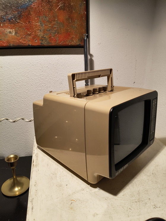Image 1 of Televisore Tele Star 4004 in plastica dal design vintage, stile spaziale