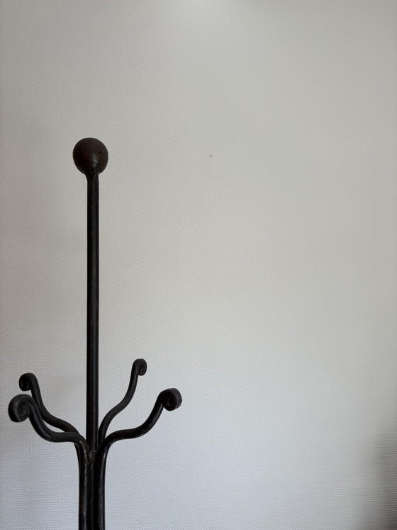 Image 1 of Appendiabiti vintage in piedi in castiglione fatto a mano h1.90