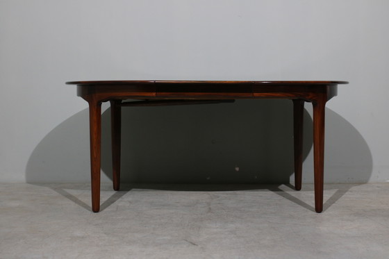 Image 1 of Table de salle à manger extensible en bois de rose par Henning Kjaernulf