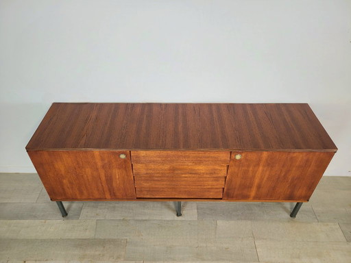 Vintage-Sideboard aus Teakholz im modernistischen Stil der 1960er Jahre, entworfen von Louis Paolozzi
