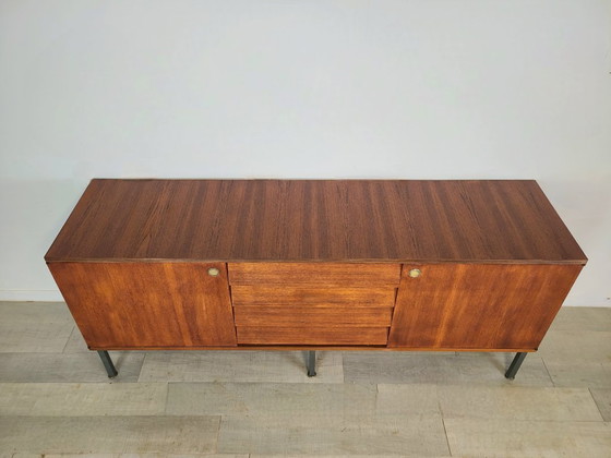 Image 1 of Credenza modernista in teak vintage degli anni '60 progettata da Louis Paolozzi