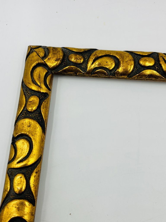 Image 1 of Cornice in legno brutalista con decorazioni dorate, 14x22
