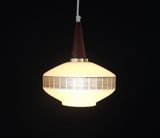 Image 1 of Vintage melkglazen hanglamp met hout, 1960s, mcm lamp, minimalistisch hallamp zwart wit glas