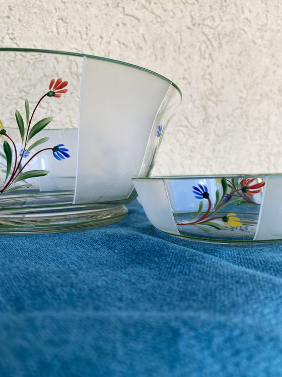 Hand-Painted Flower Patterned Glass Bowls, Hungary, 1950s, Set of 7 (photo 3 of 5)