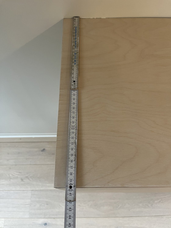 Image 1 of Entwurf eines schwebenden Wandschranks aus Birkensperrholz