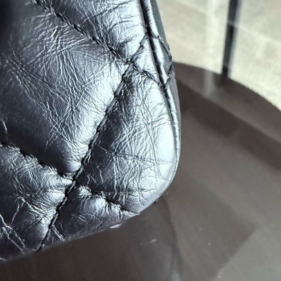 Image 1 of Chanel 2.55 Reissue 226 - 28CM Gewatteerd verouderd kalfsleer Zwart Goudkleurige hardware
