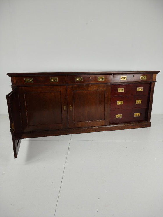 Image 1 of Comò/credenza inglese in mogano dei primi del XX secolo – Accessori da campagna in ottone