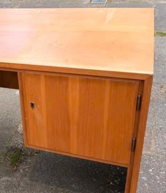 Image 1 of Schreibtisch aus den 1960er Jahren/der Mitte des 20. Jahrhunderts